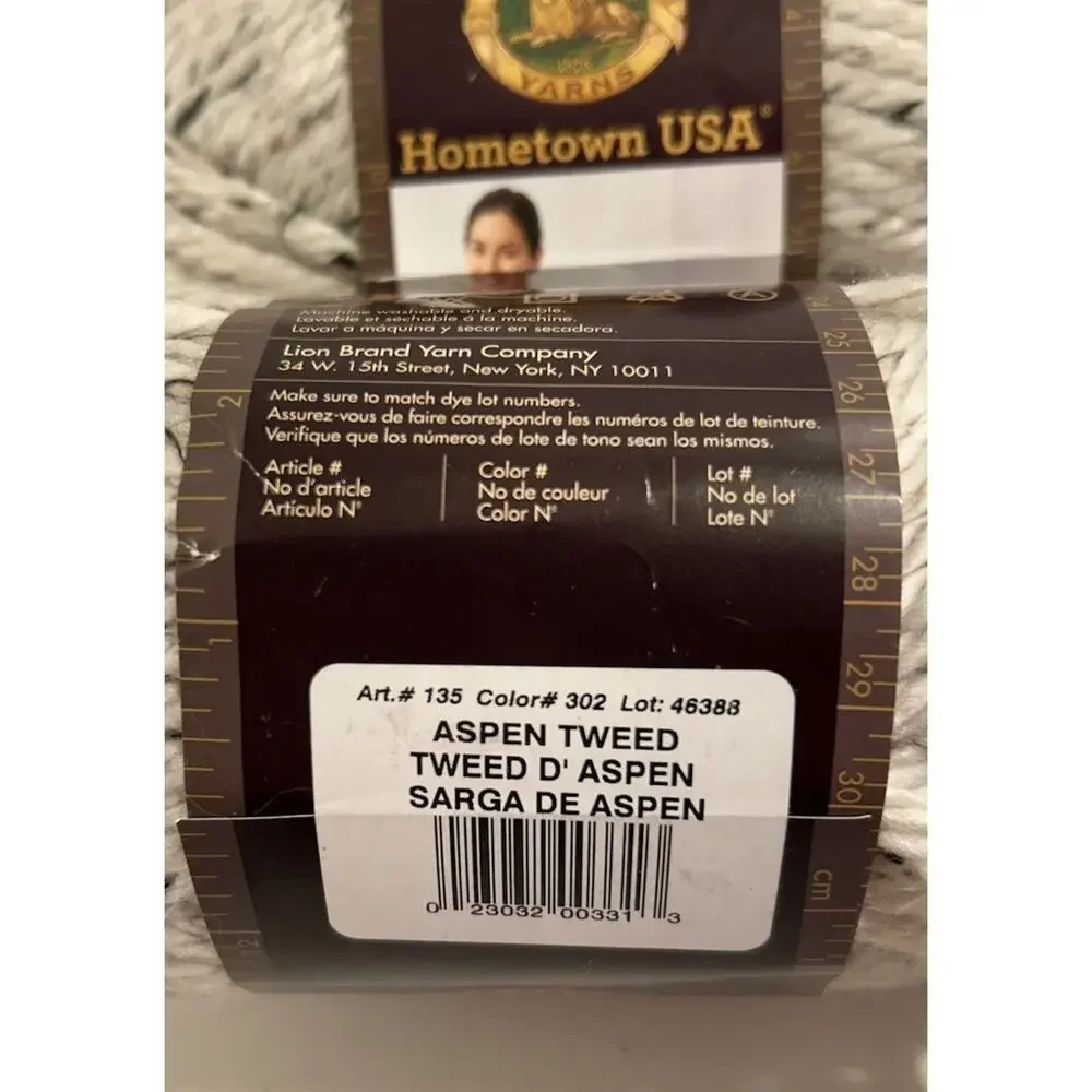 Vtg LION BRAND Yarns Hometown USA‎ 2 Skeins 4oz Super Bulky Aspen Tweed #302